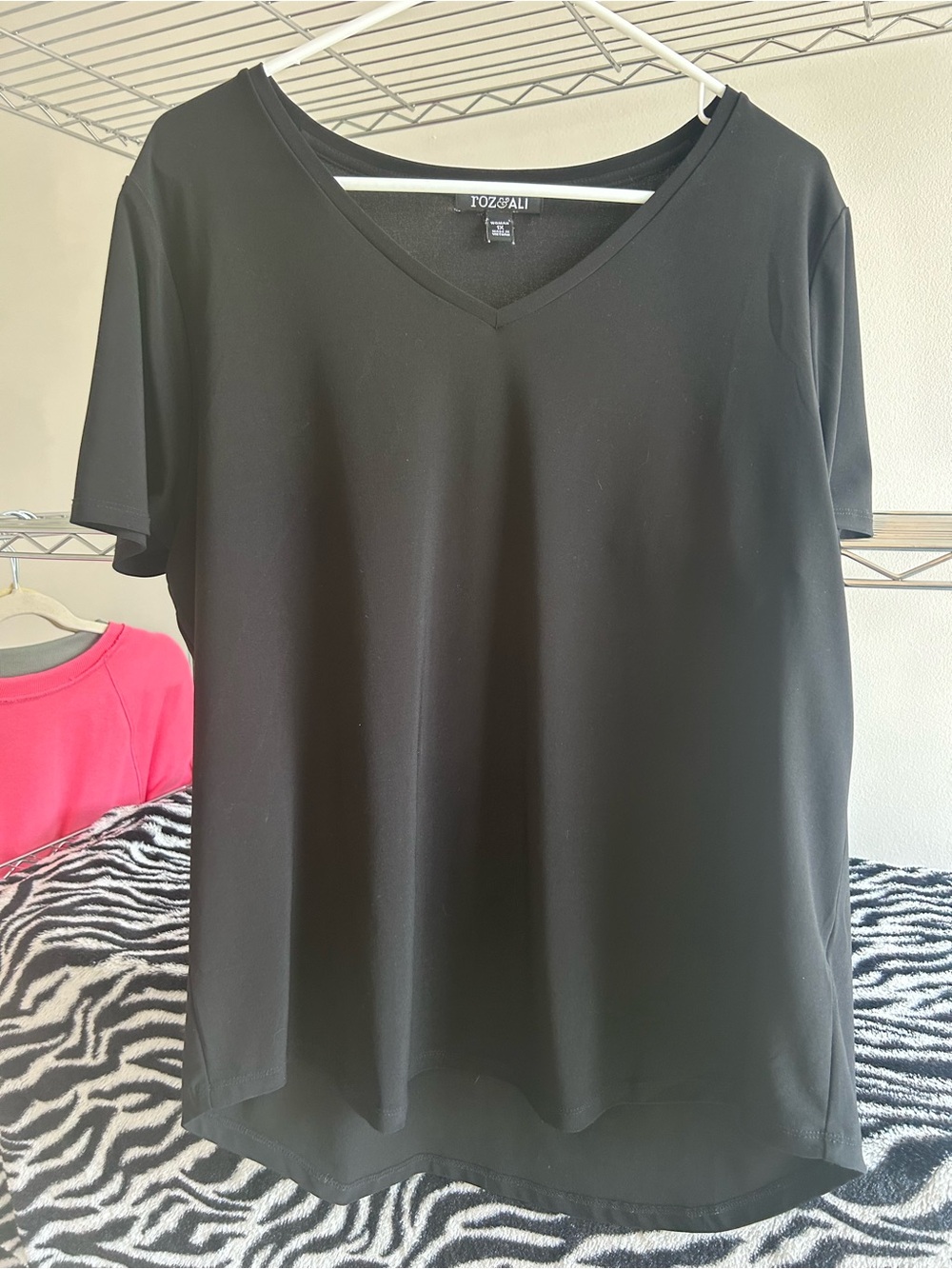 Roz & Ali Women's Black V-Neck Short Sleeve Tee